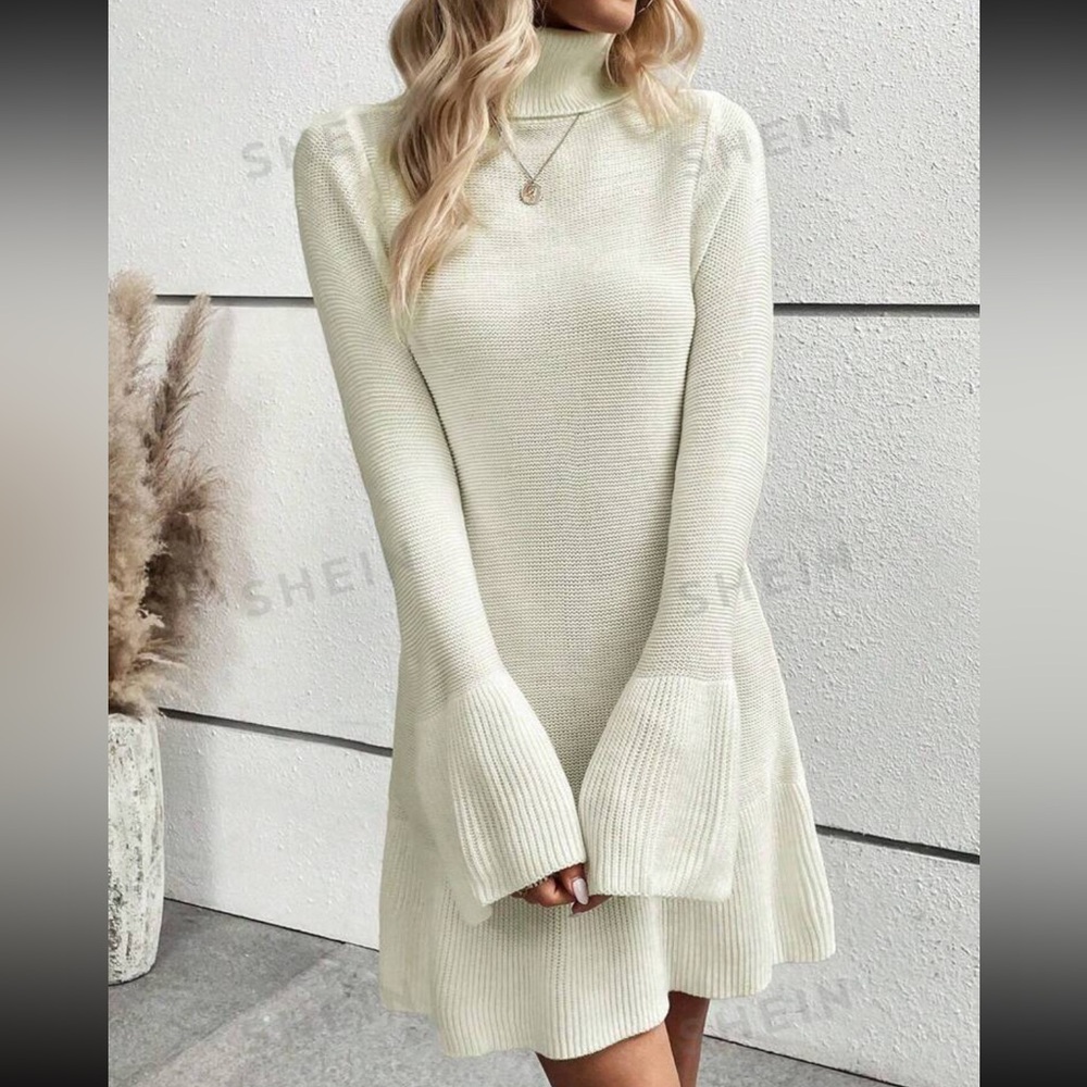 Bell sleeves cream dress